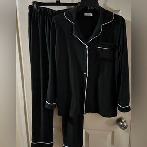 Ekouar Black Pajama Set with White Piping
